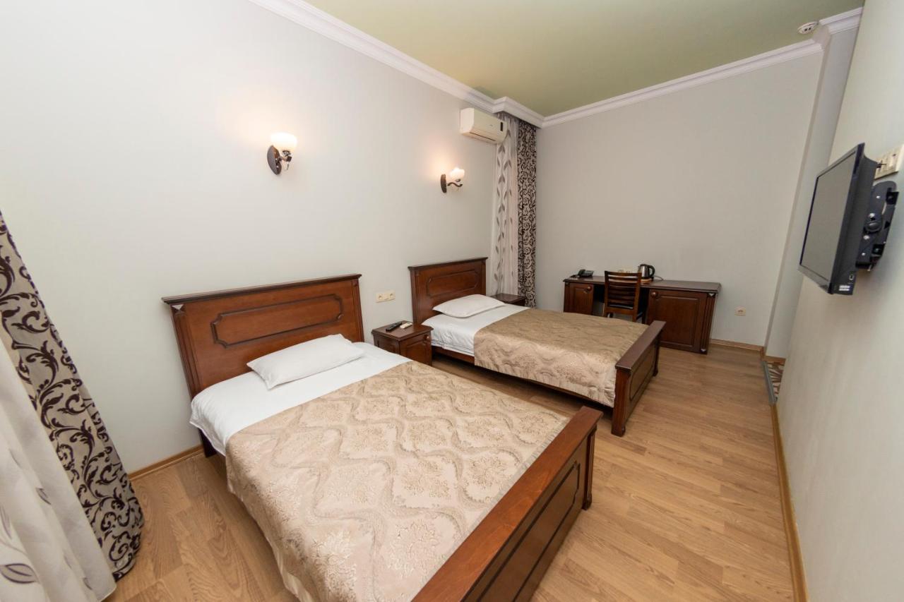 Eiffel Hotel Batumi Exterior photo
