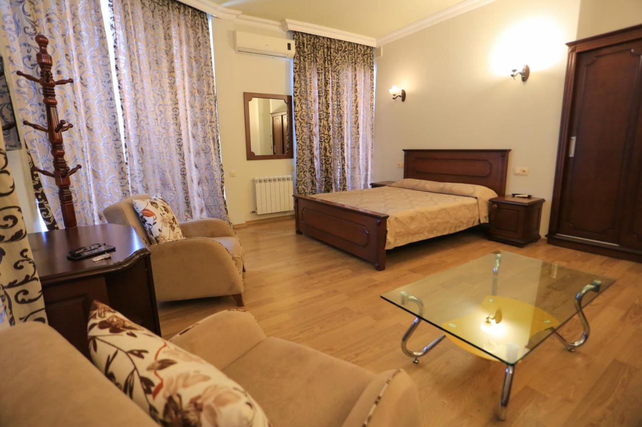 Eiffel Hotel Batumi Exterior photo