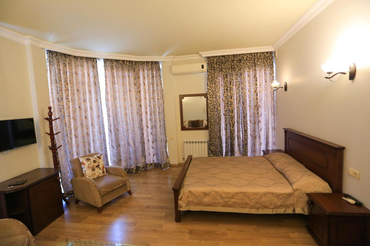 Eiffel Hotel Batumi Exterior photo